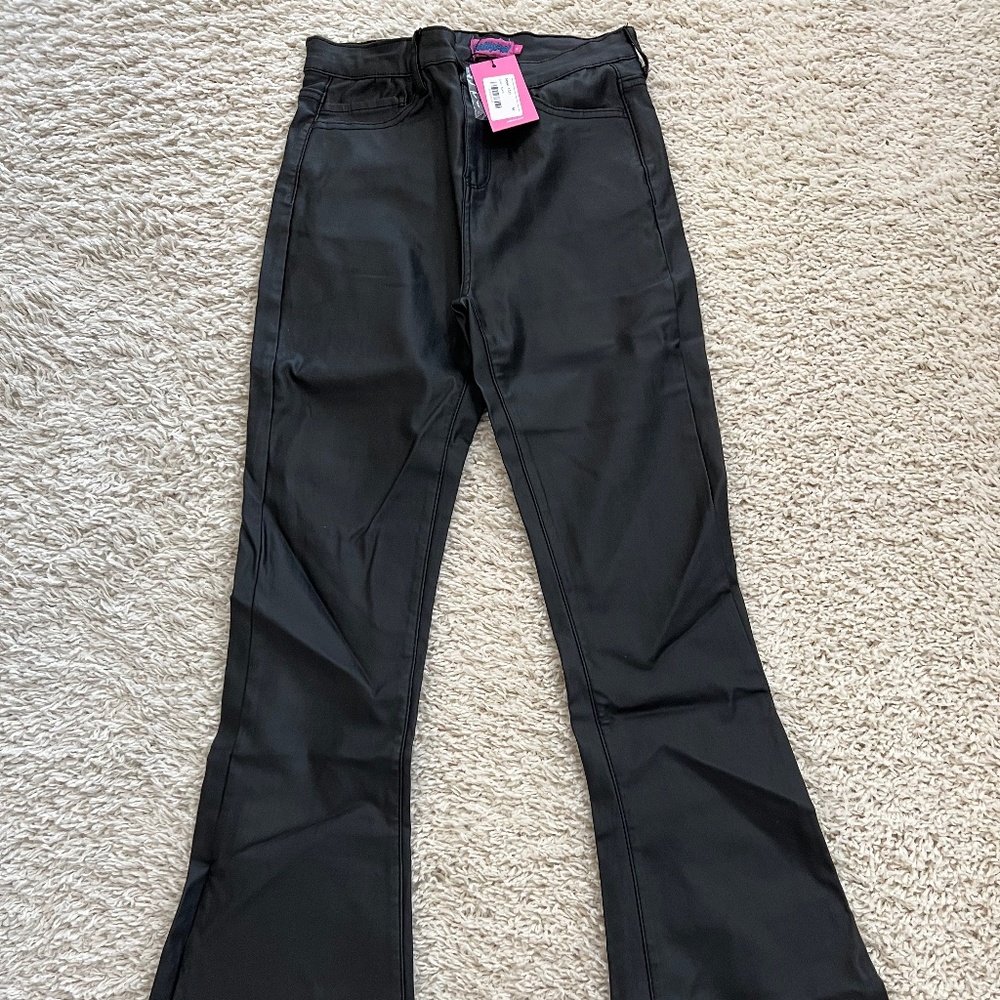 EDIKTED LUNA FAUX LEATHER FLARE JEANS - BLACK, SIZE M